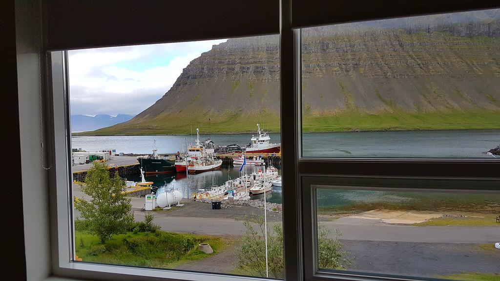 Harbour Inn - Guesthouse Bíldudalur Buitenkant foto